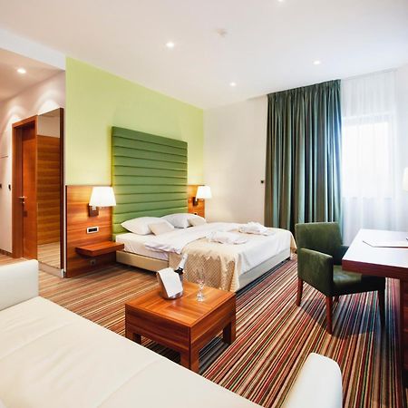 Hotel Sport Ivanić-Grad Buitenkant foto