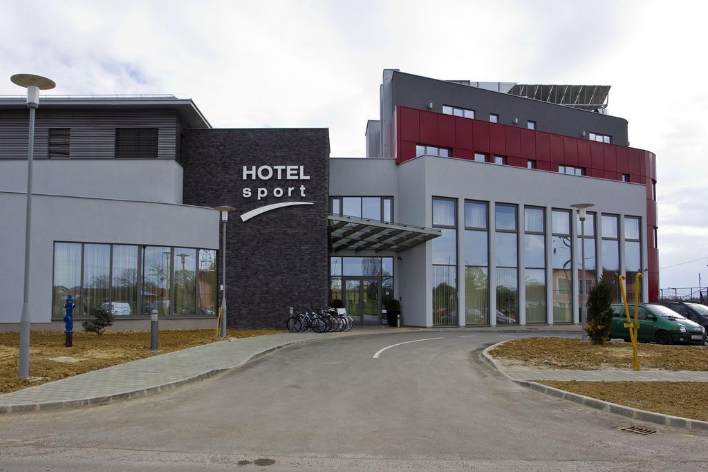 Hotel Sport Ivanić-Grad Buitenkant foto