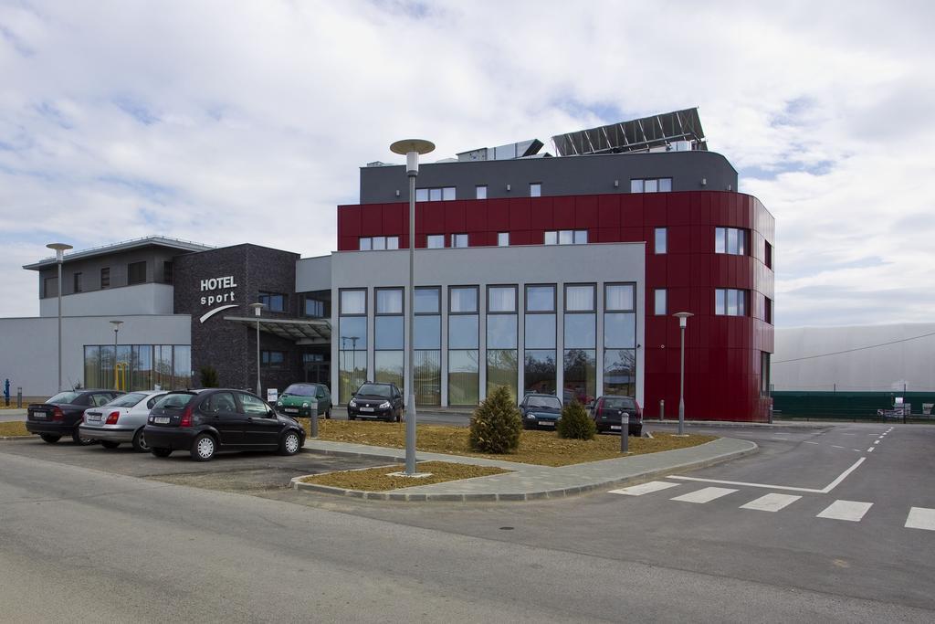 Hotel Sport Ivanić-Grad Buitenkant foto